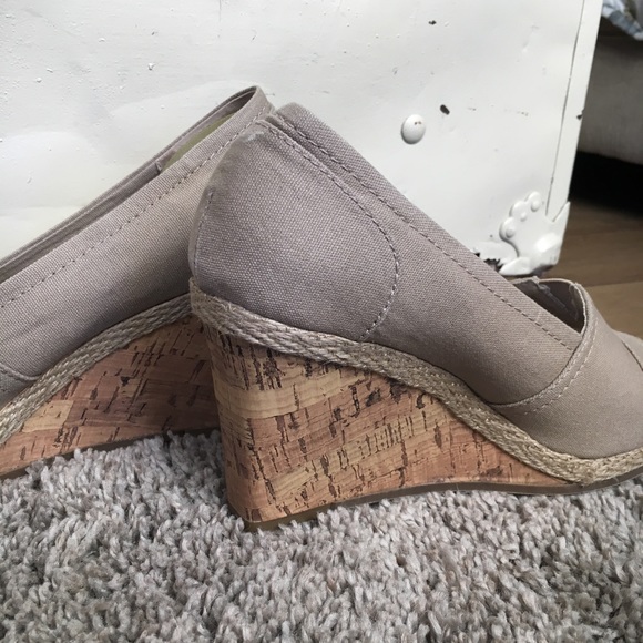 Cream wedge - Picture 3 of 3